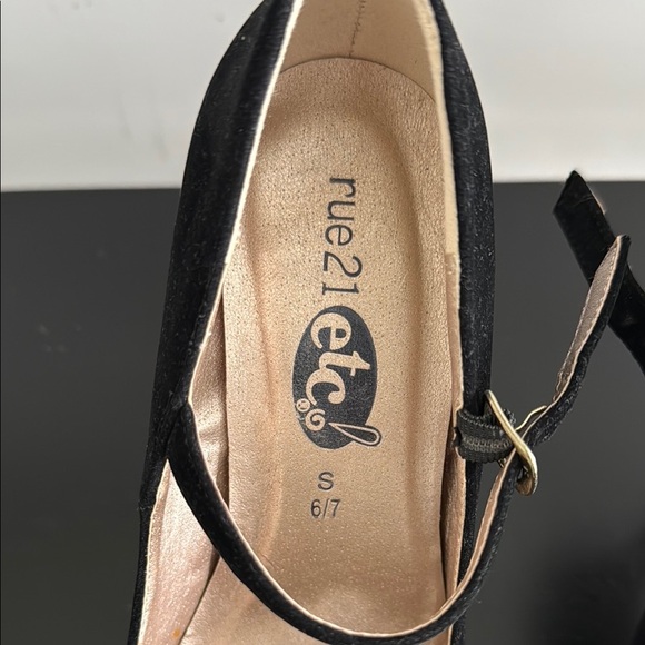 Rue21 Black and Gray/Tan Platform Heels Sz SM - Picture 2 of 13